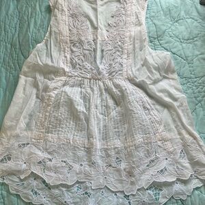 Catherine Malandrino White Embroidered Top. Size 8